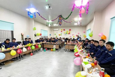 JWELL نئے سال کے دن کو برکتوں اور ہنسی کے ساتھ مبارکباد دیتا ہوں۔